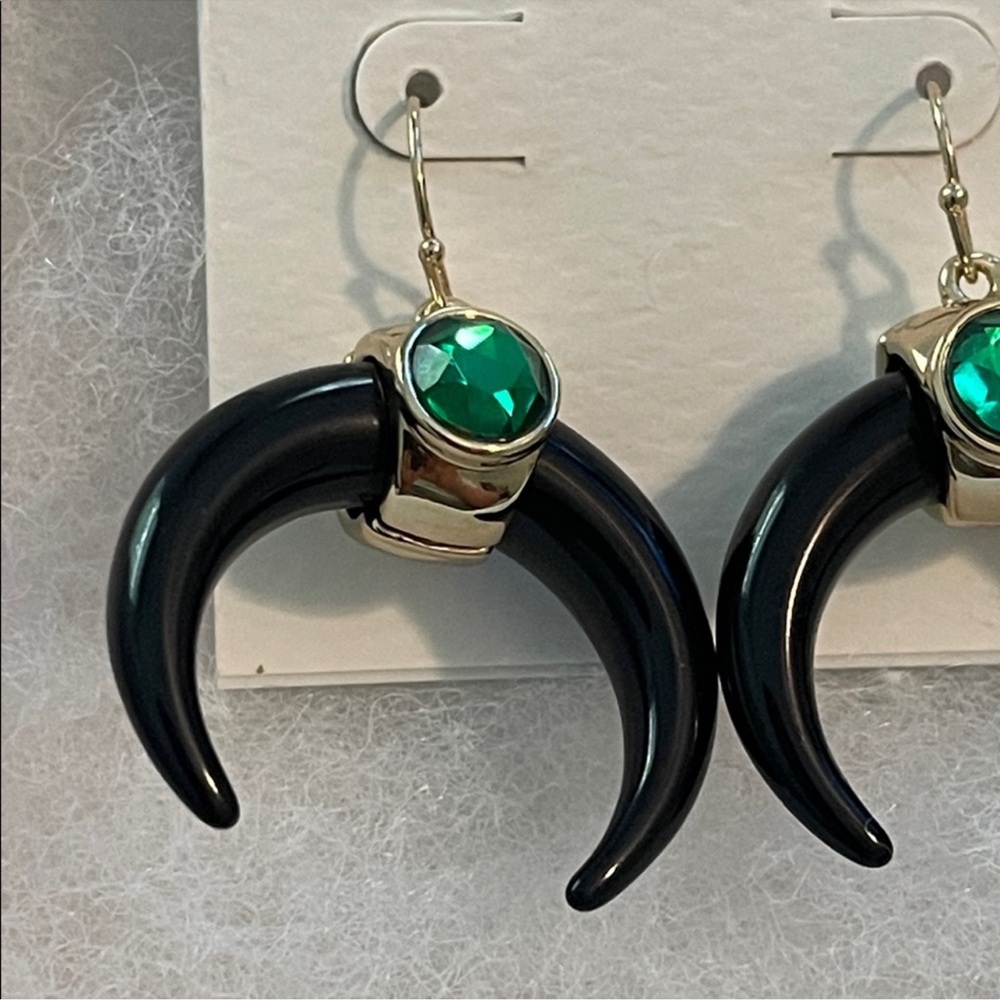 Beautiful crescent earrings with striking emerald stones, Jessica Simpson - Picture 6 of 8